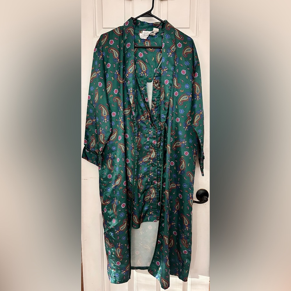 KATHRYN paisley Women's Sleepwear. Oversized med nightgown.Oversized Small robe.
